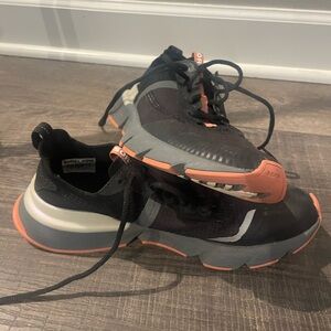 Sorel Black and pink Sneakers size 9 great condition